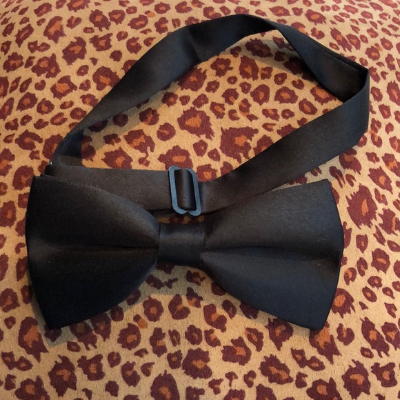 NWOT formal matte black bowtie, pre-tied - Picture 14 of 16